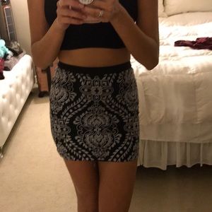 Black/white mini skirt size small, fits sizes 2-4
